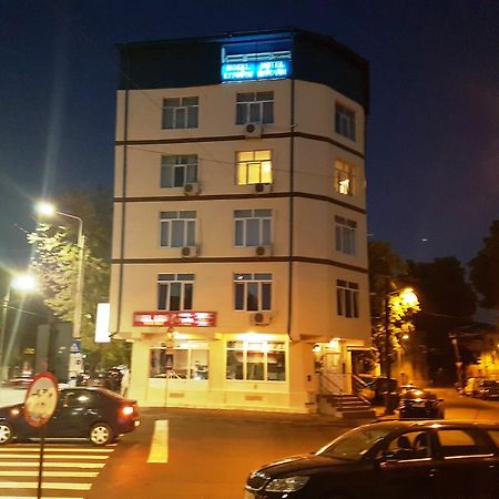 Hostel Litovoi Bukares Bagian luar foto
