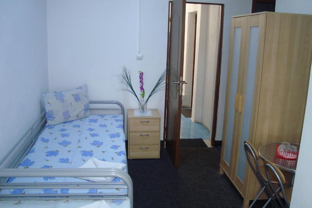 Hostel Litovoi Bukares Bagian luar foto