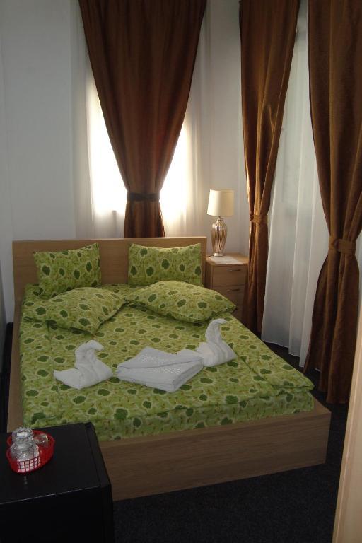 Hostel Litovoi Bukares Bagian luar foto