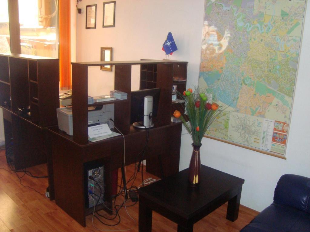 Hostel Litovoi Bukares Bagian luar foto