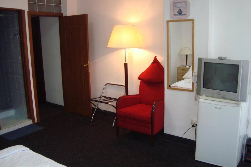 Hostel Litovoi Bukares Bagian luar foto