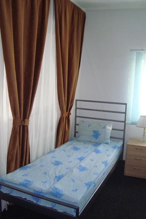 Hostel Litovoi Bukares Bagian luar foto