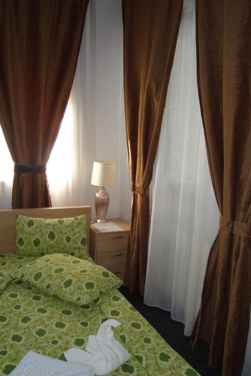 Hostel Litovoi Bukares Bagian luar foto