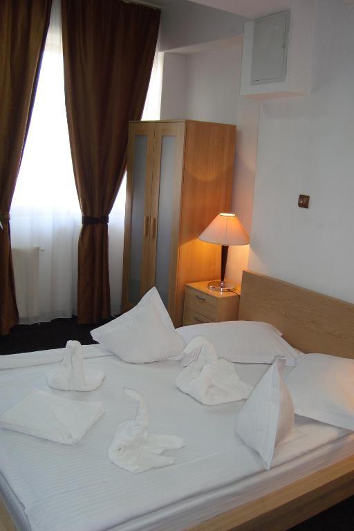 Hostel Litovoi Bukares Bagian luar foto