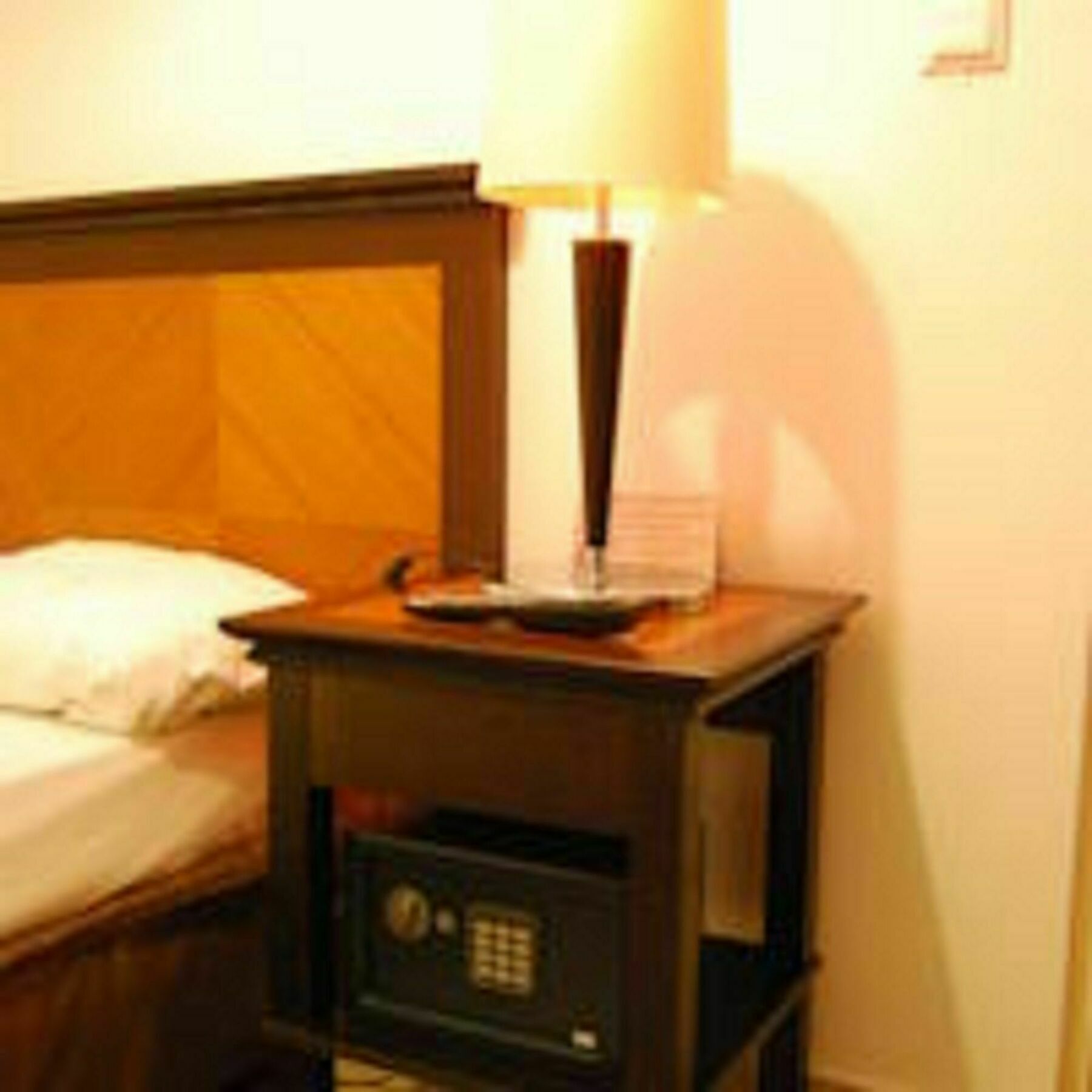 Hostel Litovoi Bukares Bagian luar foto