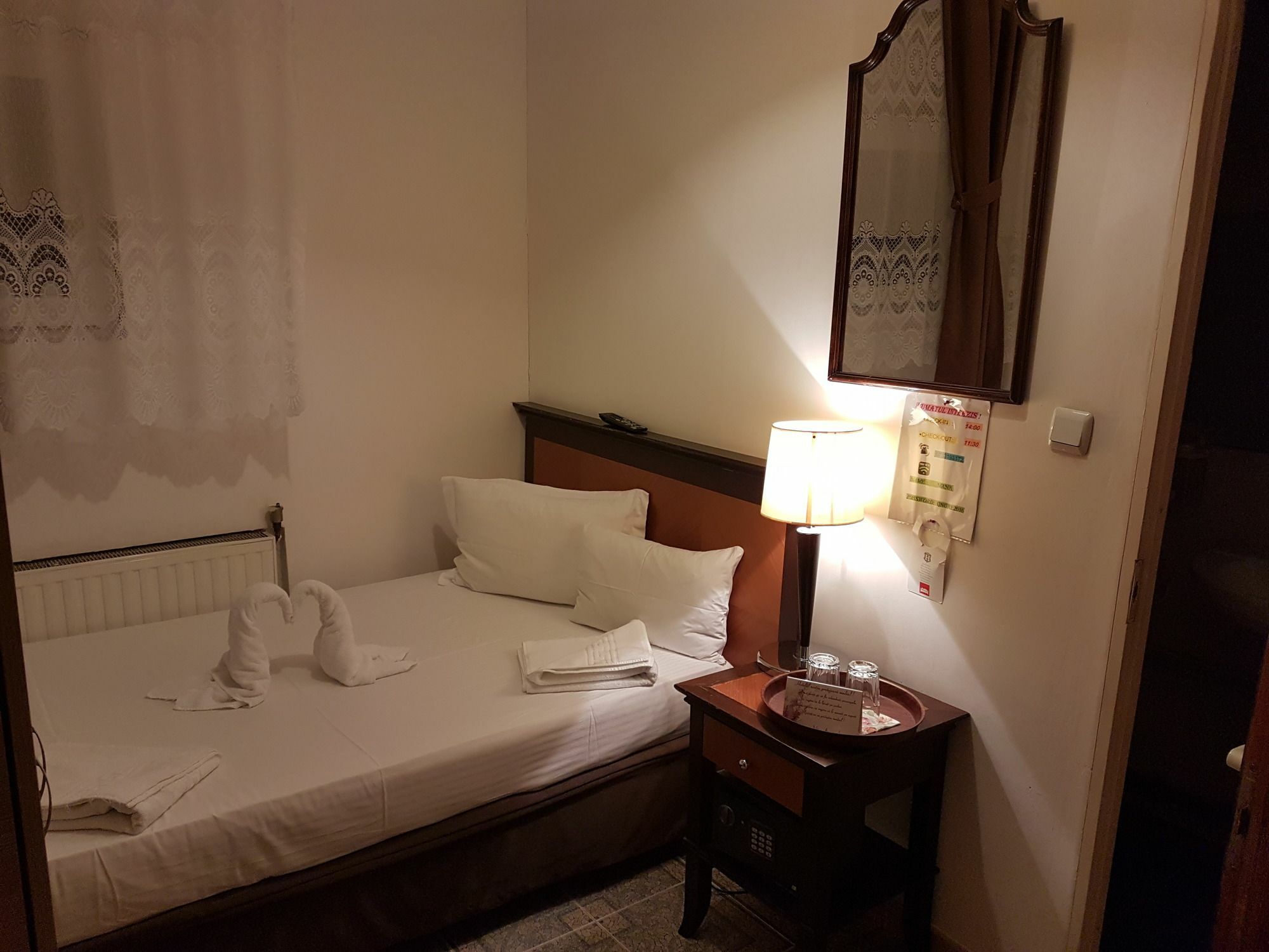 Hostel Litovoi Bukares Bagian luar foto