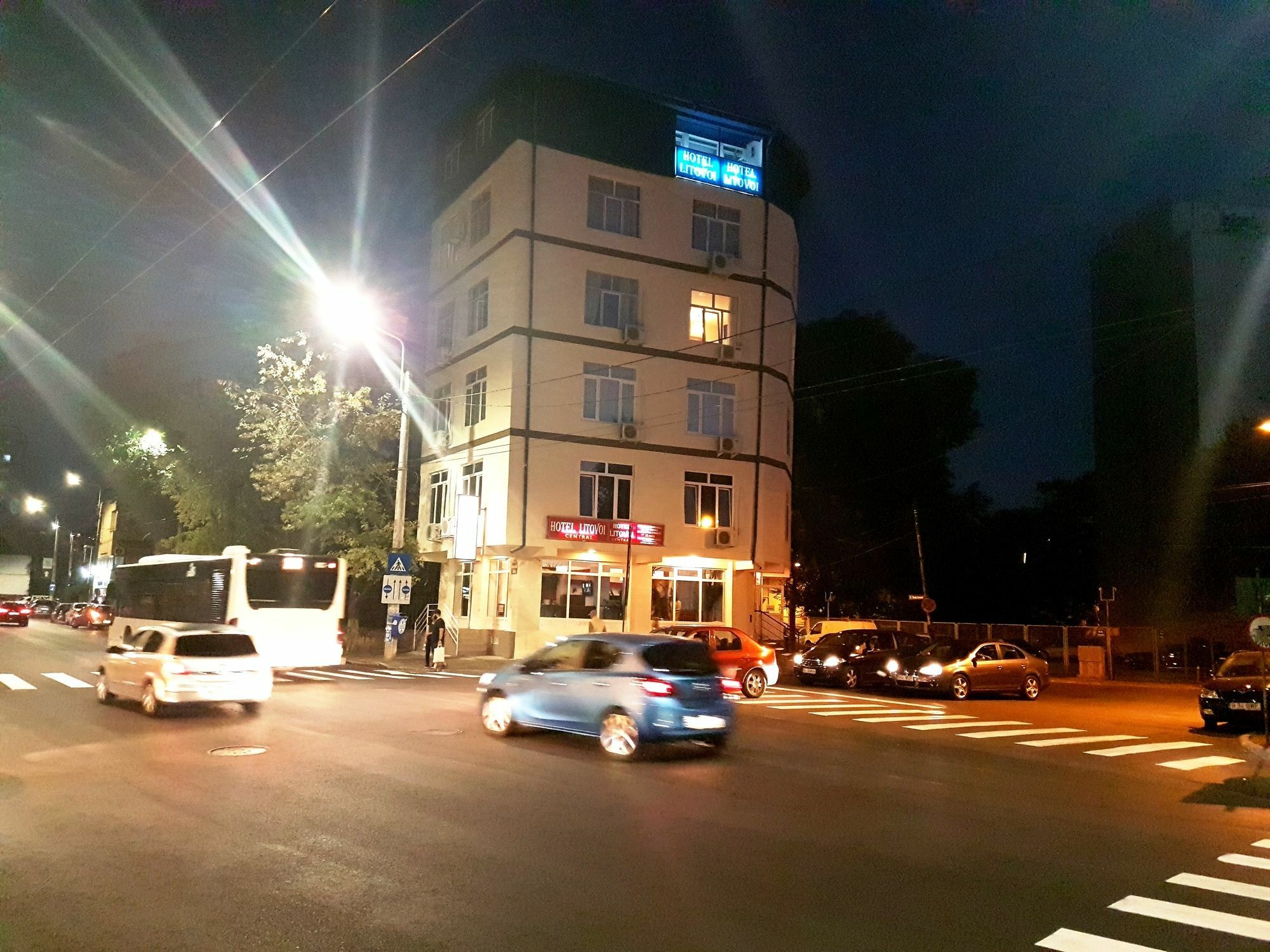 Hostel Litovoi Bukares Bagian luar foto