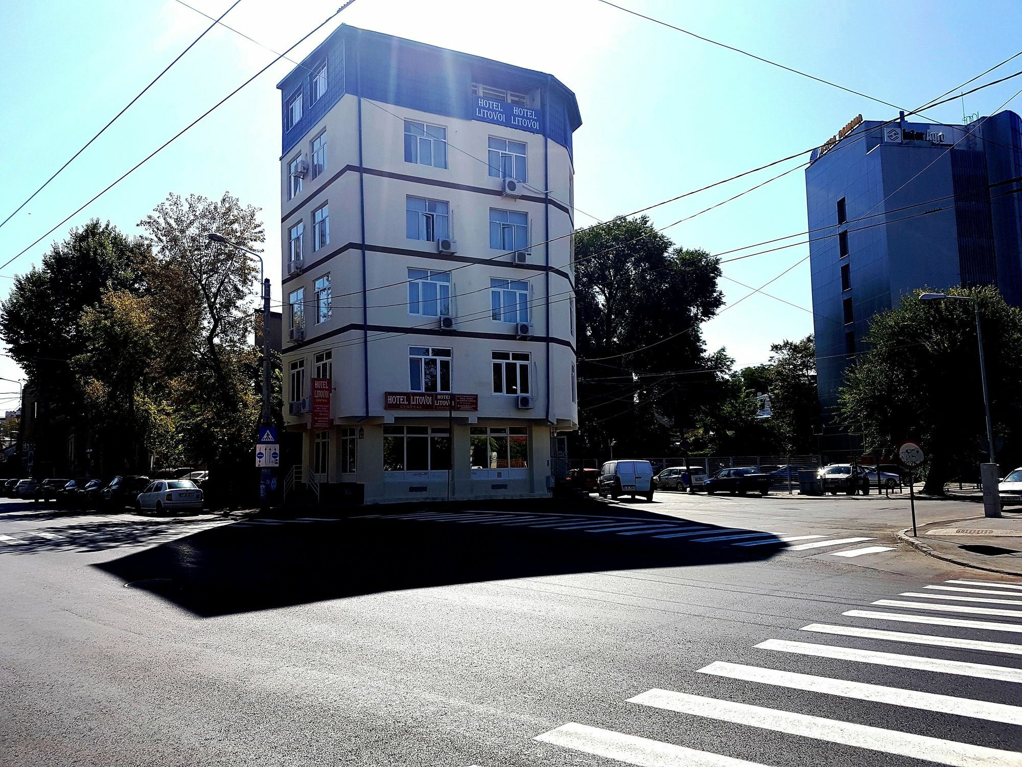 Hostel Litovoi Bukares Bagian luar foto