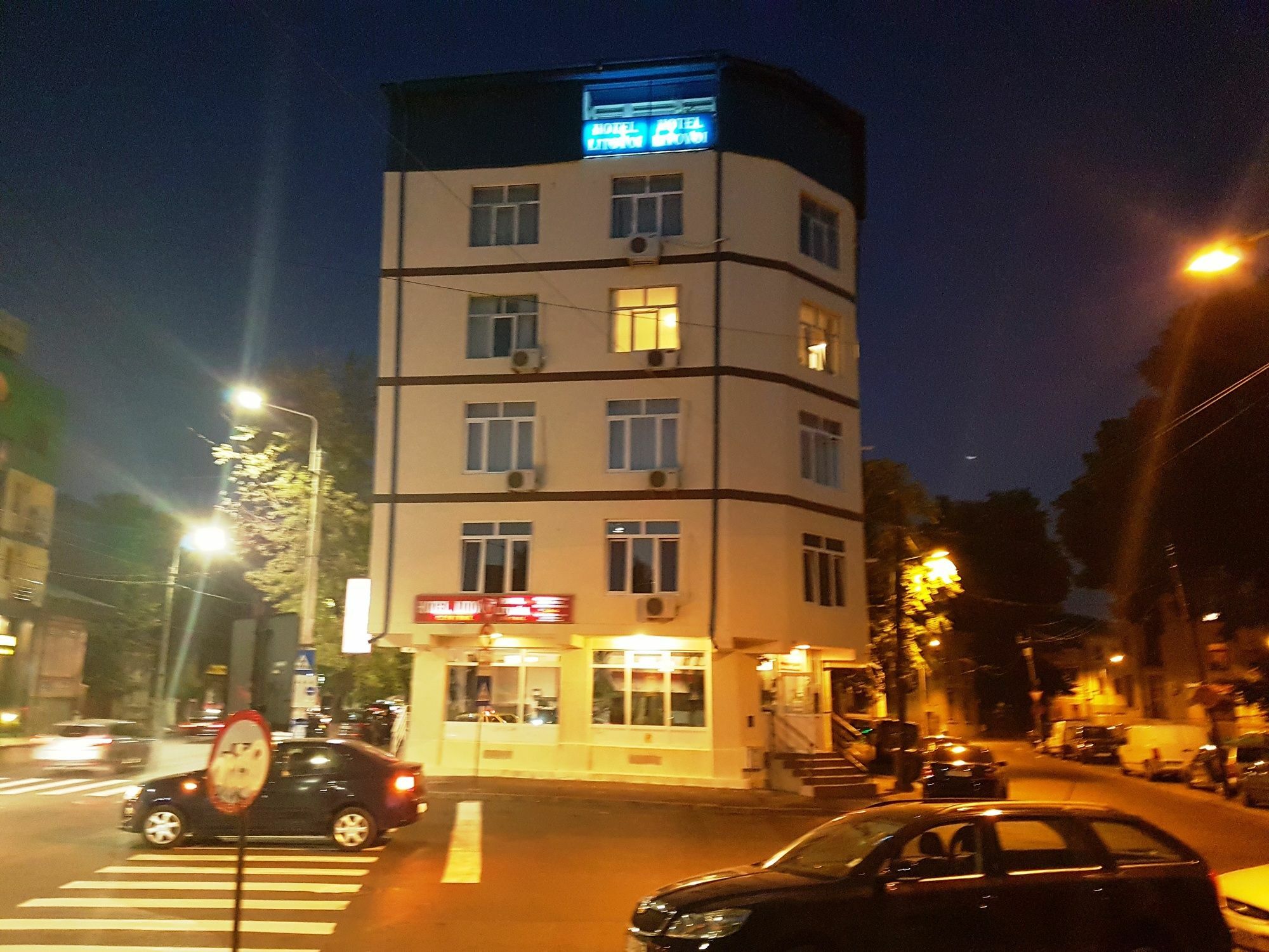 Hostel Litovoi Bukares Bagian luar foto
