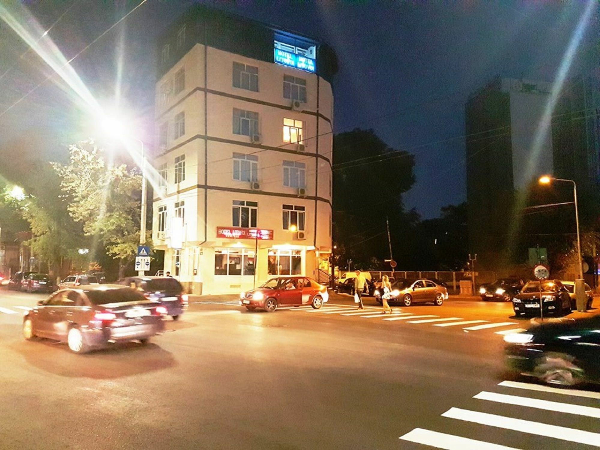 Hostel Litovoi Bukares Bagian luar foto